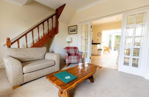 Penrhyn Bay House | Cozy Fir Tree Cottage with Sea Views in Penrhyn Bay