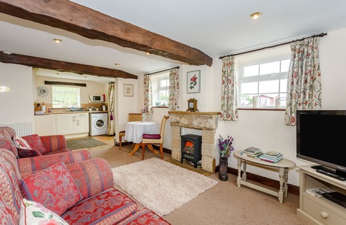 Ripley Cottage | Pet-Friendly Fir Tree Stables with a Garden in Summerbridge