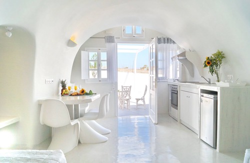 Karterados House | Unique Cave House Near Fira with Private Pool & Breakfast