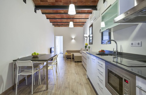 La Font de la Guatlla Apartment | Fira Centric Apartments: Guest Rated & Family-Friendly Stay