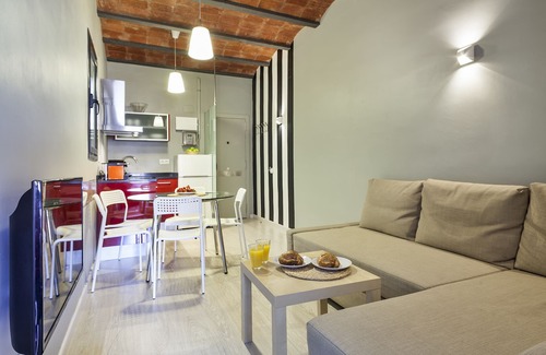 La Font de la Guatlla Apartment | Fira Centric Apartments: Guest Rated & Family-Friendly Stay