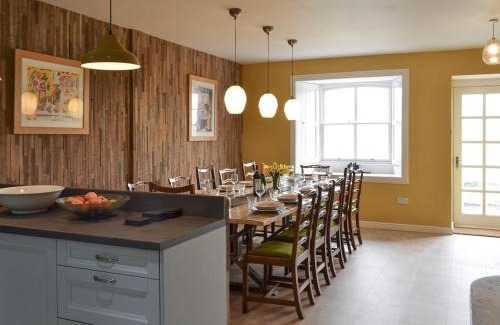 Port Bannatyne House | Elegant Fircliff - The House On Bute for Family and Pets