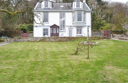 Port Bannatyne Cottage | Inviting 6-Bedroom Retreat in Port Bannatyne, Isle of Bute