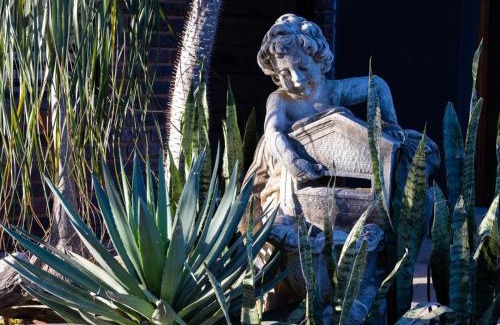 Lephalale House | Top-Rated Fire and Ice Guesthouse with Kitchen Amenities