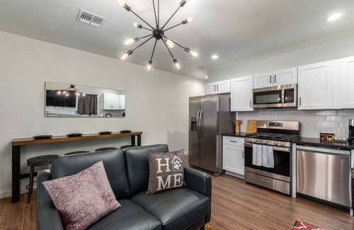 Governmental Mall House | Cozy 2-Bedroom Retreat in Downtown Phoenix - Pet Friendly