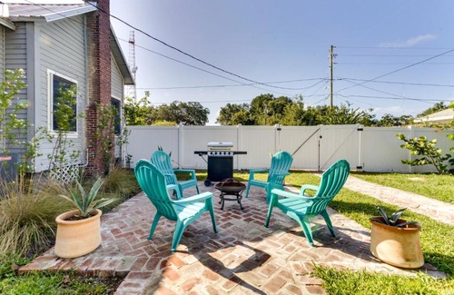 Winter Garden House | Cozy Winter Garden Retreat with Yard & Fire Pit Awaiting You