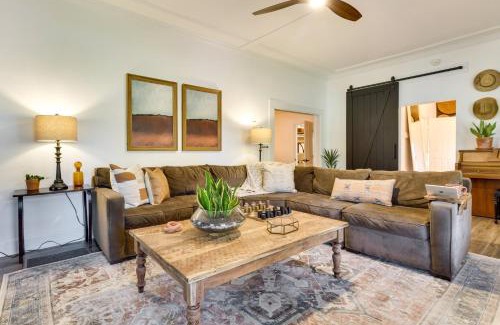 Winter Garden House | Cozy Winter Garden Retreat with Yard & Fire Pit Awaiting You