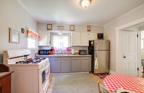 Adrian Cottage | Ideal Family Retreat Near Adrian College with Key Amenities