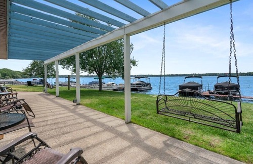 Mayfield Apartment | Experience Beach Access & Fun Yard Games for Families