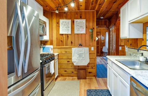 Twain Harte Cabin | Inviting Twain Harte Cabin with Fire Pit & Pet-Friendly Perks