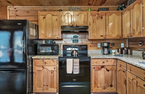 Morganton Cabin | Cozy Retreat with Fire Pit, Fast WIFI & Lake Views