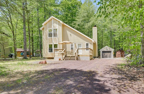 Thornhurst Cottage | Unforgettable Pocono Lake Retreat with Community Pools