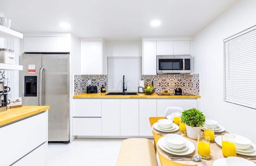 Gladeview House | Cozy Retreat with Fire Pit & Spa, Minutes from Miami Fun