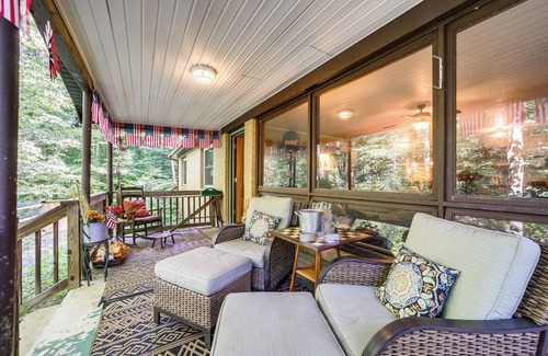 Sylva House | Inviting North Carolina Retreat with Fire Pit & Mountain Views