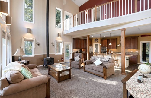 Lummi Island House | Relaxing Retreat with Fire Pit & On-Site Hiking Awaits