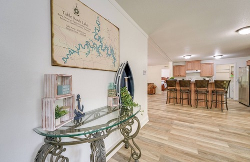 Shell Knob House | Scenic Lakefront Home in Shell Knob with Spa & Breakfast