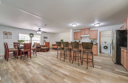 Shell Knob House | Scenic Lakefront Home in Shell Knob with Spa & Breakfast