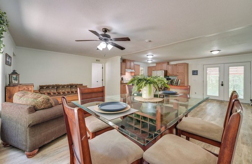 Shell Knob House | Scenic Lakefront Home in Shell Knob with Spa & Breakfast