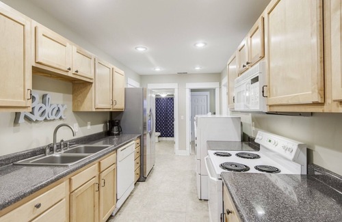 South Haven Condo | Cozy Retreat Near Kids Corner Park & South Beach Access