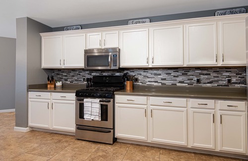 Tucson House | Modern 4-Room Retreat with Fire Pit, Theater & Gym