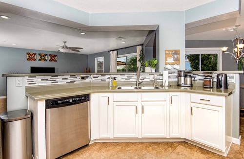 Tucson House | Modern 4-Room Retreat with Fire Pit, Theater & Gym