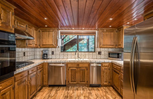 Fish Camp Cabin | Experience Firefall Lodge: Close to Yosemite & Top-Rated!