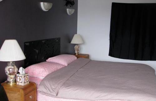 Campbell River Bed & Breakfast | Cozy Fireflies Bed & Breakfast: Rated 9.1/10, Family-Friendly