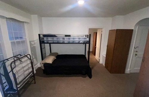 Glen Burnie Hotel | Discover Firefly Aire B&B: Family-Friendly with Pool & Dining