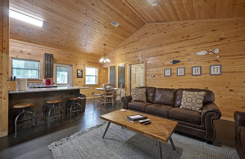 Broken Bow Cabin | Relaxing Firefly at Lazy River Cabins: 9.8 Rated Retreat