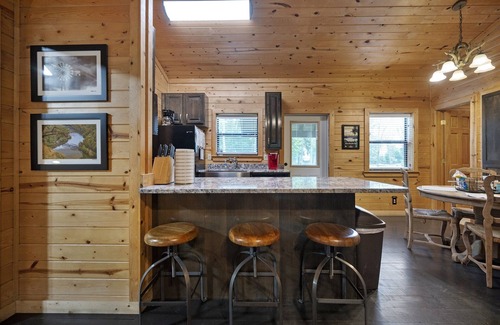 Broken Bow Cabin | Relaxing Firefly at Lazy River Cabins: 9.8 Rated Retreat