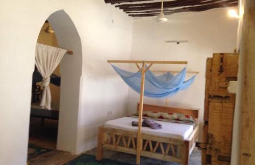 Bagamoyo Cabin | Cozy Firefly Boutique Lodge with Pool and Breakfast Included