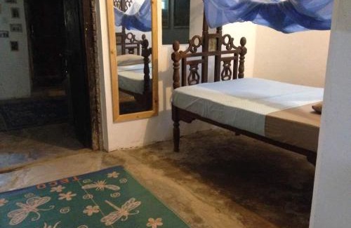 Bagamoyo Cabin | Cozy Firefly Boutique Lodge with Pool and Breakfast Included
