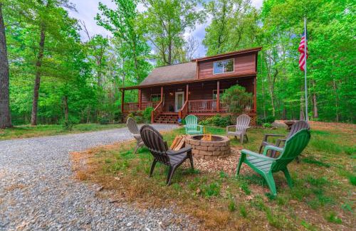 Mineral Bluff Villa | Cozy Firefly Cabin with Hot Tub & Pet-Friendly Amenities