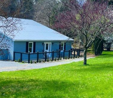 Sevierville House | Idyllic Firefly Fields: Guest House with Scenic Views
