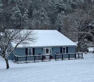 Sevierville House | Idyllic Firefly Fields: Guest House with Scenic Views