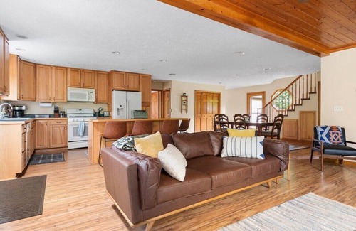 Mayfield House | Experience Firefly Lodge on the Boardman River - Guest Rated 10/10