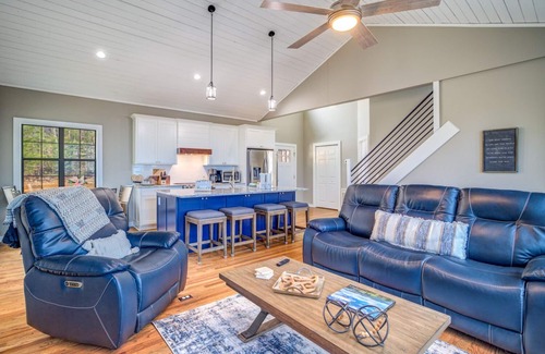 Helen Cabin | Firefly Mtn Retreat - Enjoy Mini-Golf & Top Amenities!
