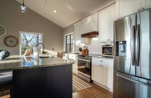 Helen Cabin | Firefly Mtn Retreat - Enjoy Mini-Golf & Top Amenities!