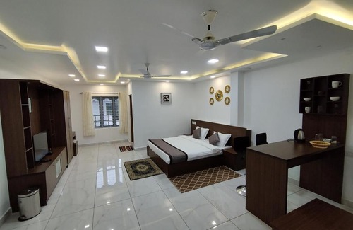 Kanthalloor Resort | Discover Firefly Resort: Pet-Friendly Retreat with Dining