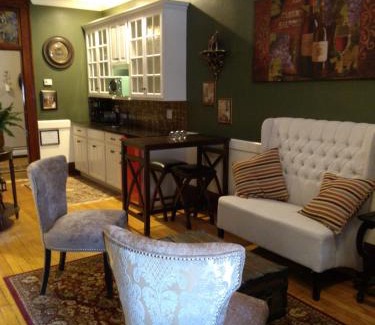 Barre Hotel | Cozy Firehouse Inn: Family-Friendly with Breakfast Included