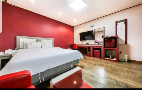 Asan Hotel | Firenze Motel: Family-Friendly Stay with Hot Tub Access