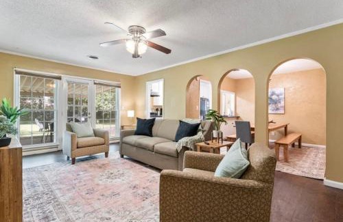 Gunter Afs House | Pet-Friendly Haven with Firepit & Patio - The Vaughnique