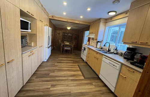 Sainte-Agathe-des-Monts House | Cozy Beachfront Retreat with Fireplace & Pet-Friendly Access
