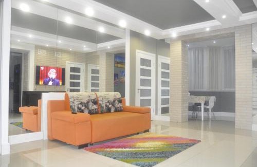 Yavory Apartment | Cozy Fireplace Apartment with Hot Tub on Puliuia 40