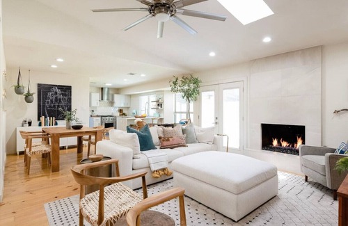 North Park Estates House | Cozy Central ATX Retreat with Backyard Fire Pit & Kitchen