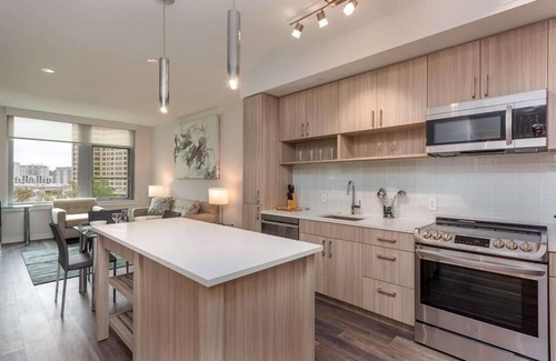 Reston Apartment | Relaxing Retreat with Pool & Fitness Near Lake Fairfax Park
