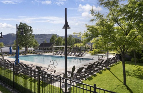 Oroville Cottage | Firerock Hideout: Steps from the Beach with Unmatched Amenities