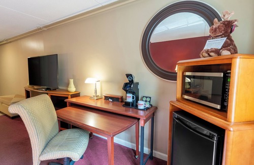 West Lebanon Hotel | Cozy Fireside Inn & Suites in West Lebanon Awaits You