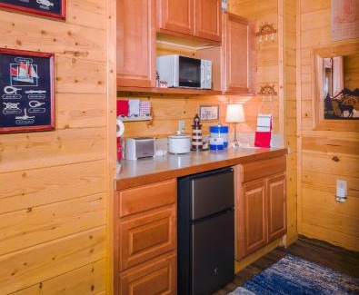 Tahoe Island Bed & Breakfast | Fireside Lodge: Pet-Friendly Retreat with Ocean Views