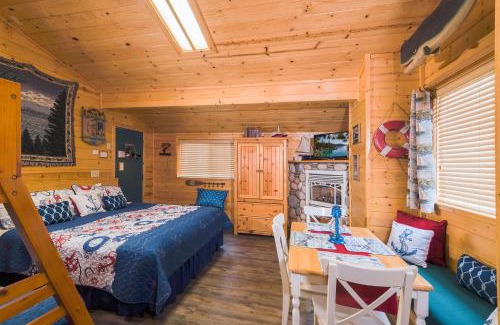 Tahoe Island Bed & Breakfast | Fireside Lodge: Pet-Friendly Retreat with Ocean Views